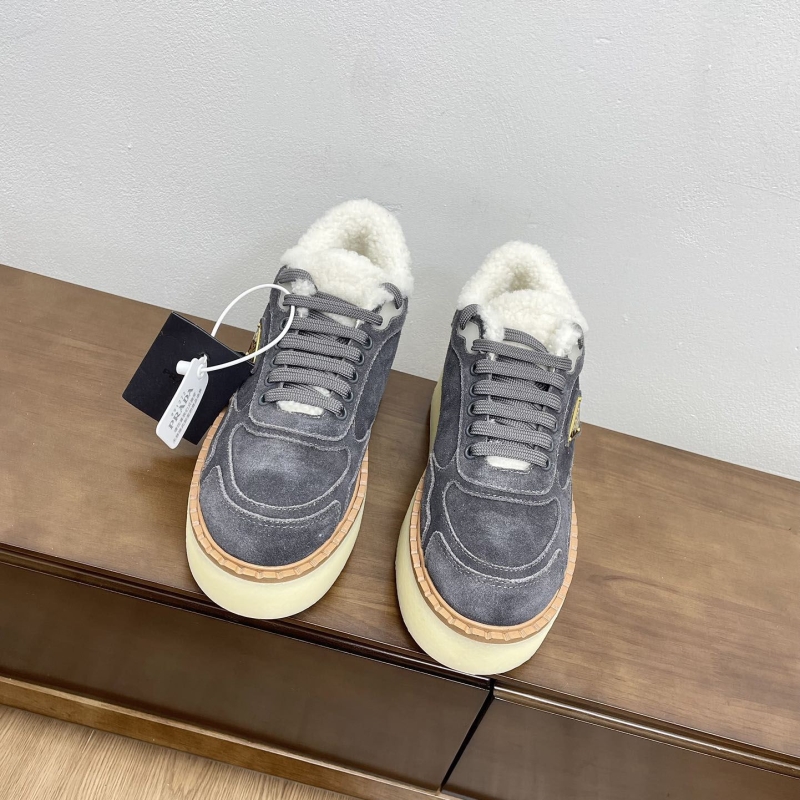 Pra*a casual shoes